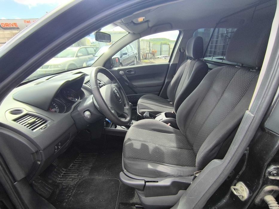 Mégane Comercial Preto 100cv A/C