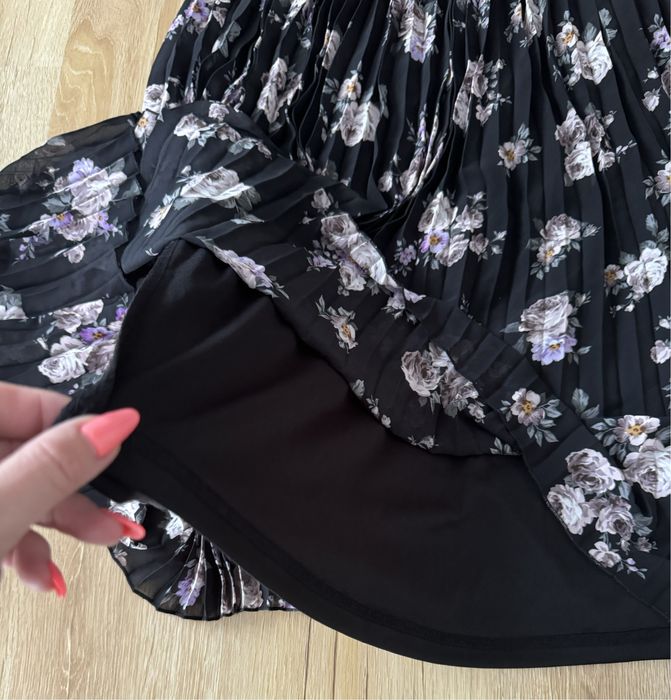 Cropp Plisowana Czarna Spódnica w róże midi rozmiar XS/34