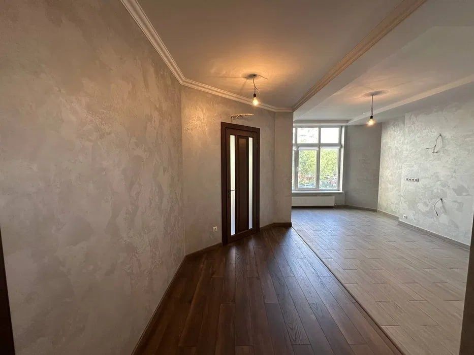 ЖК Радужный, 2 спальни и кухня, новый ремонт, низкий этаж