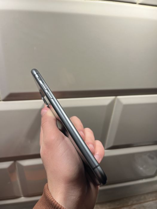 Айфон 11 64 гб.