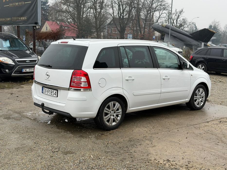 Opel Zafira B  1.8 Benzyna/2012r/Xenon/7-osób/Navi/Hak/PDC/Alu/Zamiana