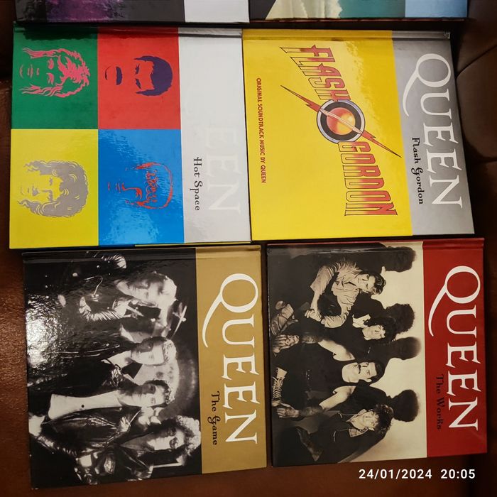 Coleção completa dos queen, cada livro trás um CD