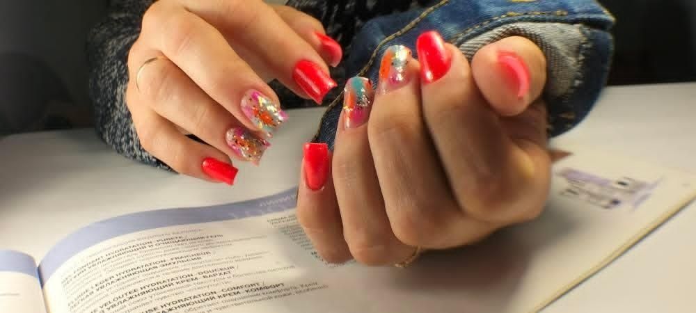 Манікюр, педикюр і нарощування нігтів
