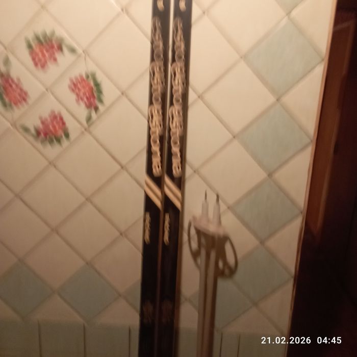 Продам советские лыжи Эстония с палками НОВЫЕ