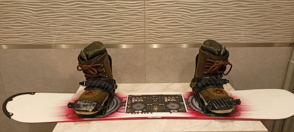 Zestaw snowboardowy: snowboard+wiązania+buty