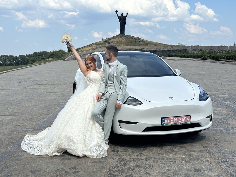 Прокат/Оренда авто на весілля Тесла модель Y Черкаси та область