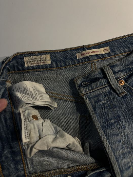 Джинсы levi's premium ribcage straight в размере 25