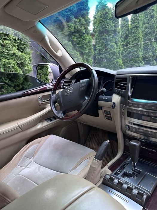 Продам LEXUS LX570 2011