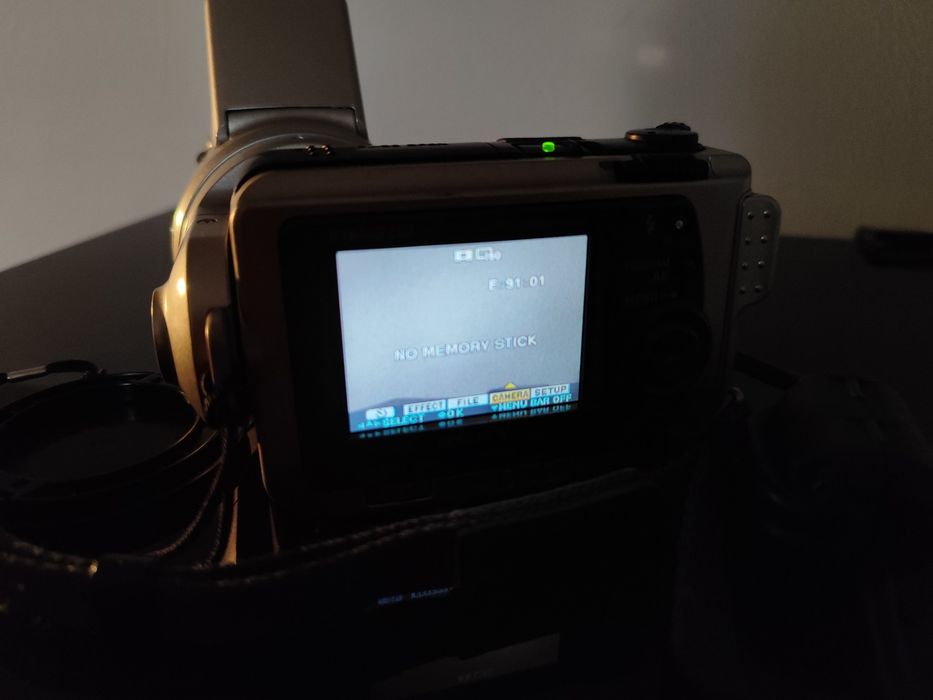 Sony Cyber-shot DSC-F505v | Lente Carl Zeiss | Ícone Retro