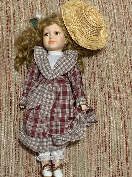 Boneca de porcelana Lauren Elizabeth