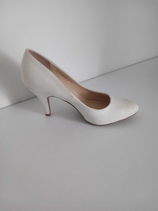 Buty damskie na obcasie rozm. 38