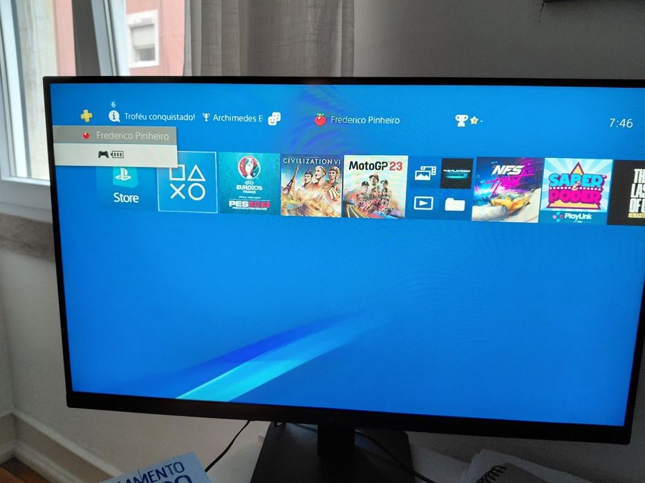 PS4 com 10 jogos