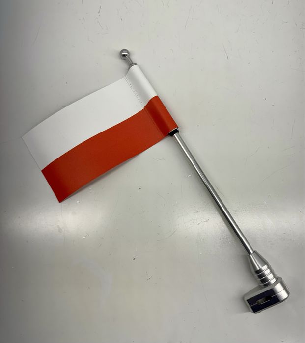 Maszt motocyklowy z flagą na bagażnik