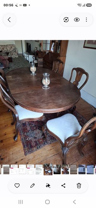 Mesa de jantar em madeira de carvalho maciça,  redonda com 2 tábuas e 6 cadeiras também em carvalho, com cochins em tecido branco. a