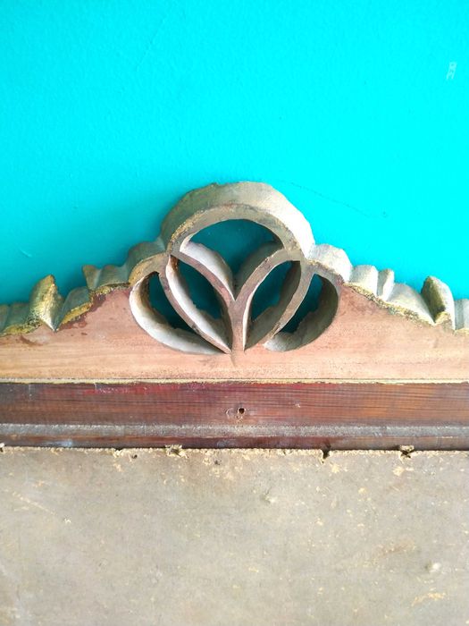 Bonito Espelho antigo em Talha Dourada