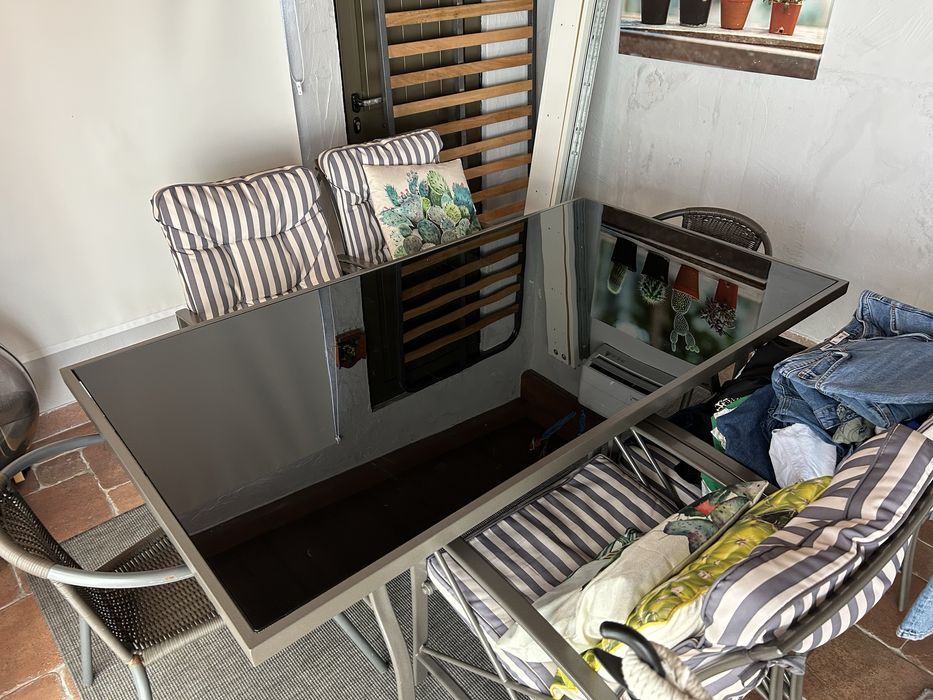 Conjunto de Jardim Leroy Merlin – Mesa Estrutura metálica/Vidro + 6 Cadeiras com Almofadas