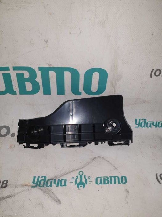 Крепление переднего бампера левое Toyota  Prius C  5253652110 52536-52110