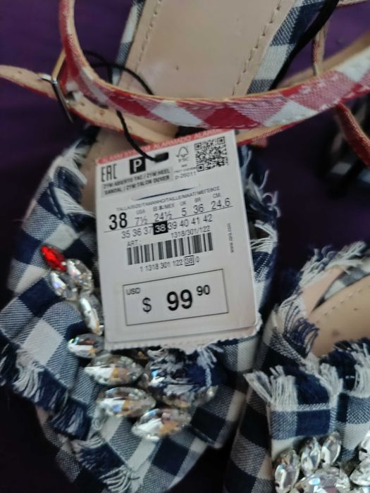 Sandálias com etiqueta da Zara n 38