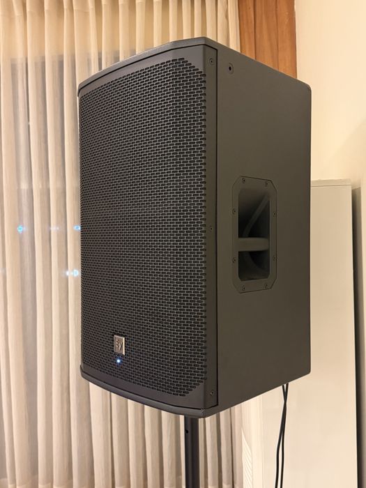 Coluna Electro Voice EKX-15P e EKX-18SP