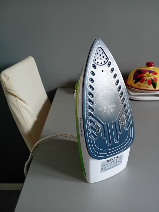 Żelazko parowe Raven