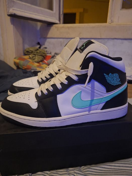 Air Jordan 1 Mid Black White Blue