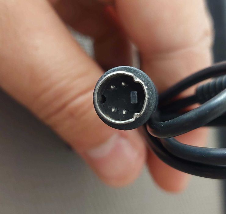 Cabo de ligação áudio stereo jack macho de 3,5mm / S-Vídeo