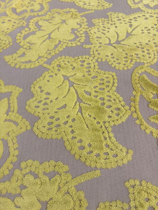 Puff de tecido estruturado com pés