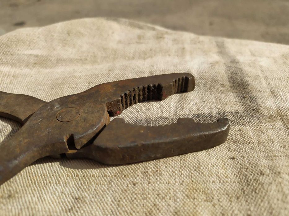 Продам старинные плоскогубцы, з-д им Сталина г. Павлов, 1930е годы.