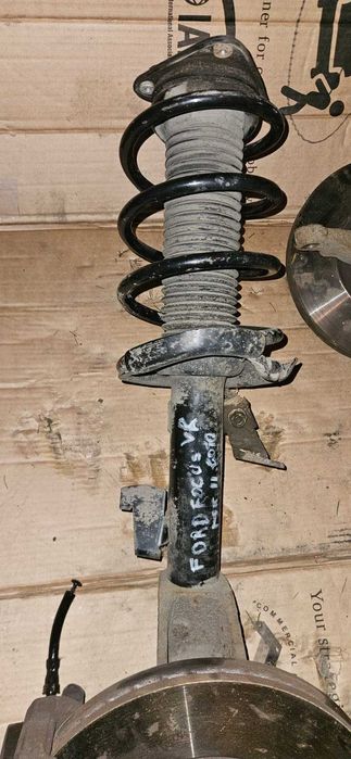 Amortyzatory przod lewy+prawy sprężyny 4M51-18K001-BBD Ford Focus Mk2