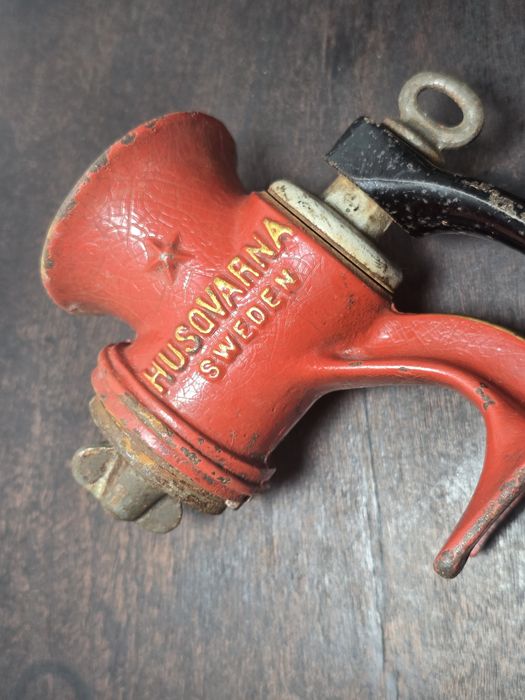moedor de carne manual antigo da marca Husqvarna