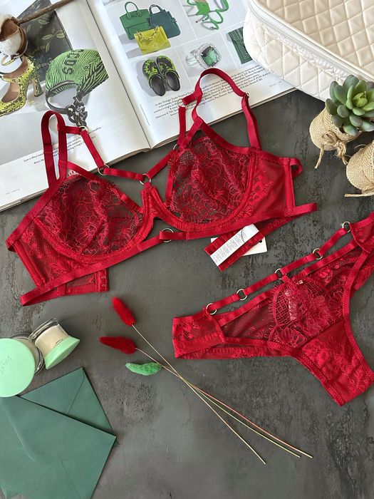 Комплект білизни від Intimissimi, різні моделі