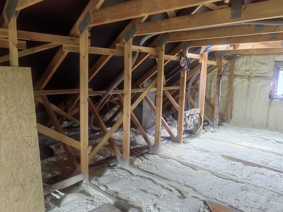 Ocieplenie pianą PUR Izolacje natryskowe DARMOWA WYCENA / Wolny termin