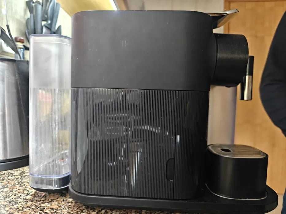 Máquina de Café DELONGHI Nespresso Lattissima
