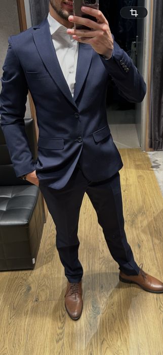 Garnitur meski slim na rożne okazje.