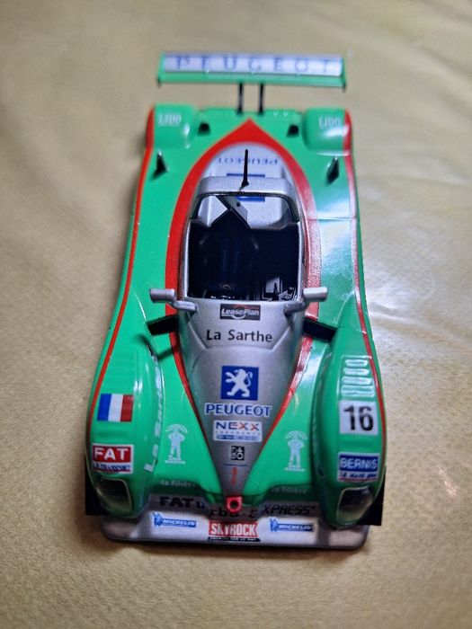 Miniatura Courage 1:43