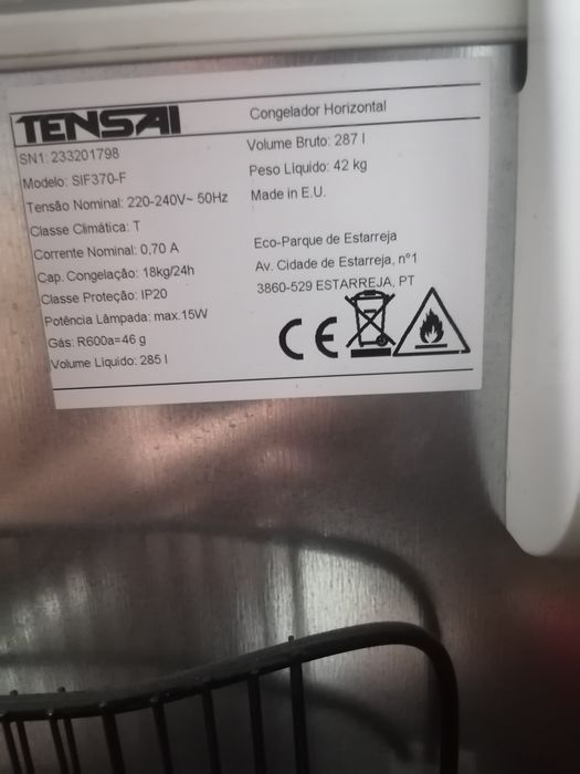 Vendo arca de congelacao horihontal praticamente nova   com muito pouco uso  como comprovam as fotos. Ver caracteristica na foto.