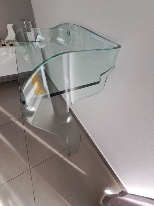 Włoska, szklana, designerska konsola