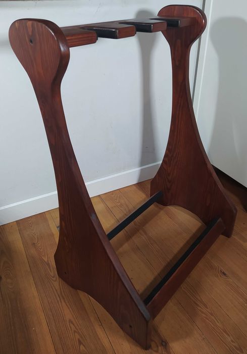 Ręcznie wykonany stojak/statyw na 3 gitary –  drewno sosnowe