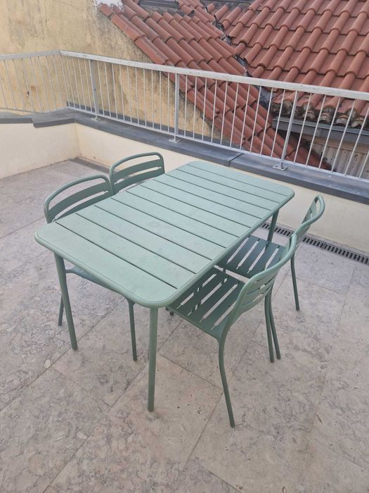 Mesa metálica + 4 cadeiras