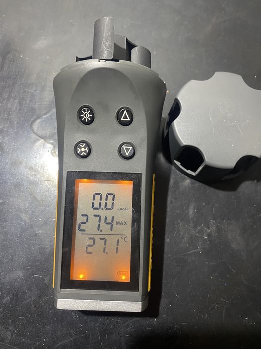 Anemómetro Skywatch Meteos para medir velocidade vento para kitesurf/windsurf/vela