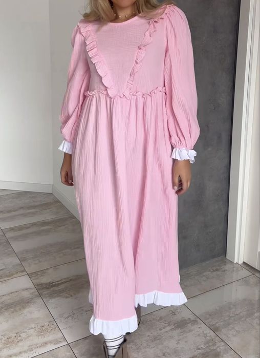 Сукня муслінова, рожева з рюшами. Розмір С/М