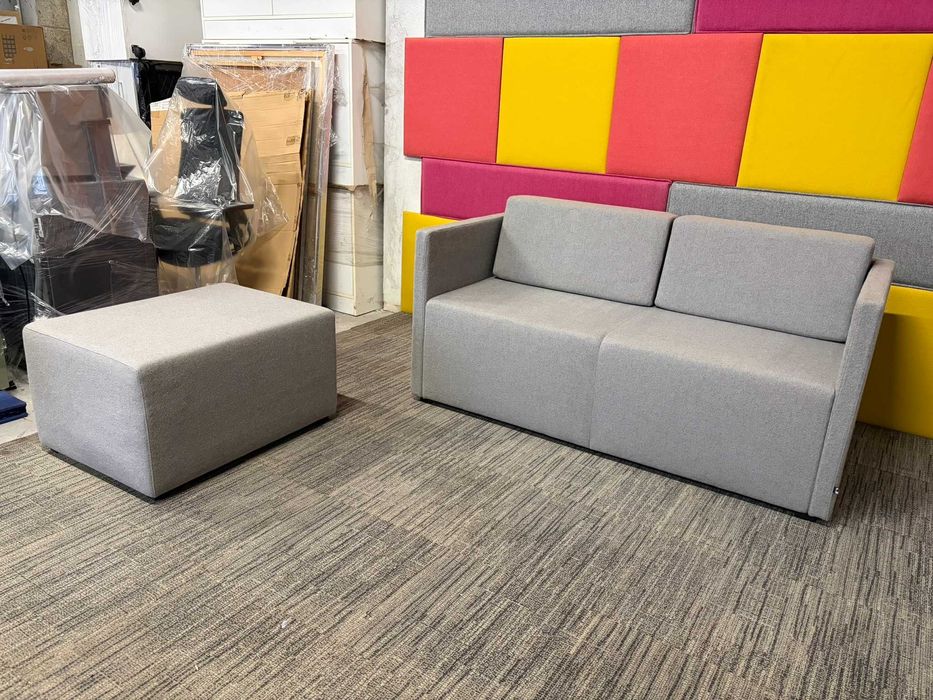 Zestaw mebli recepcyjny, biurowy: sofa + pufa w stylu modern zobacz!