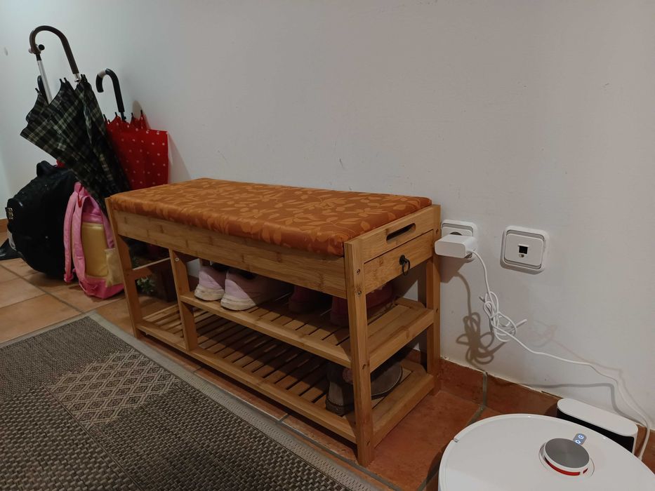 Sapateira moderna e minimalista