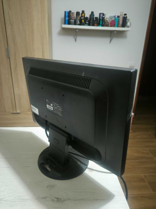 Monitor Fujitsu 18"