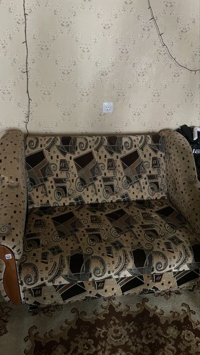 Віддам диван безкоштовно