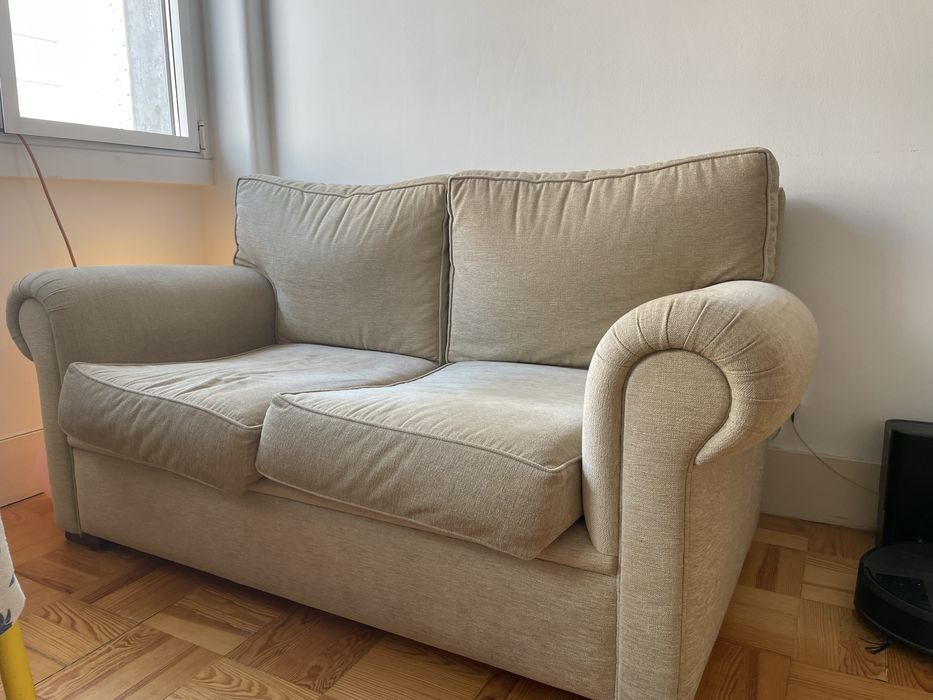 Sofa de dois lugares