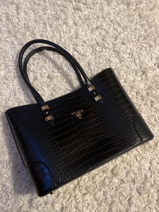 Czarna torebka eko skora na ramie PRADA butik
