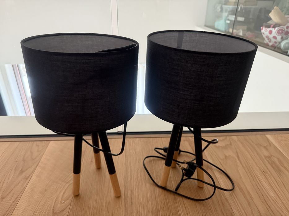 Candeeiro de mesa de cabeceira pretos semi novos