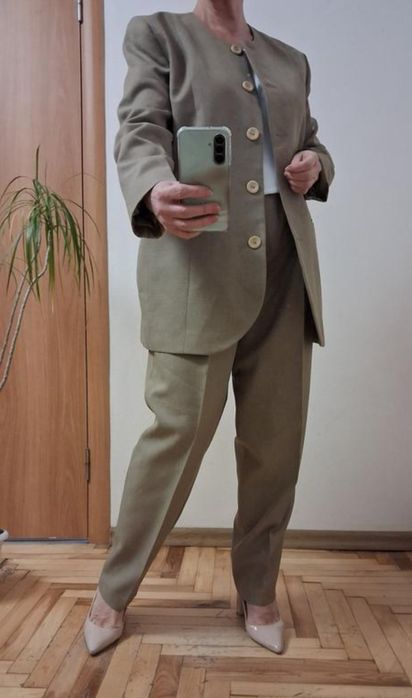 Модні стильні костюми, розмір 16-22