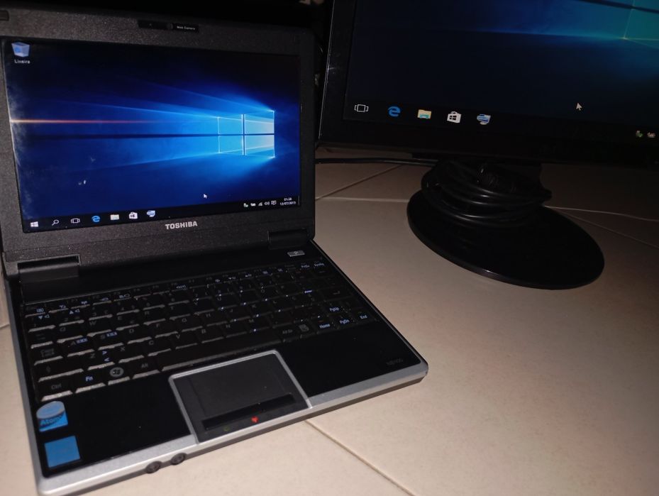 Netbook Toshiba+ Monitor Asus